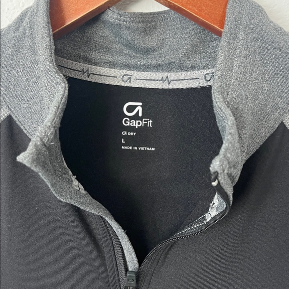 GAP FIT Black and Gray Quarter Zip Sweatshirt - Picture 2 of 4
